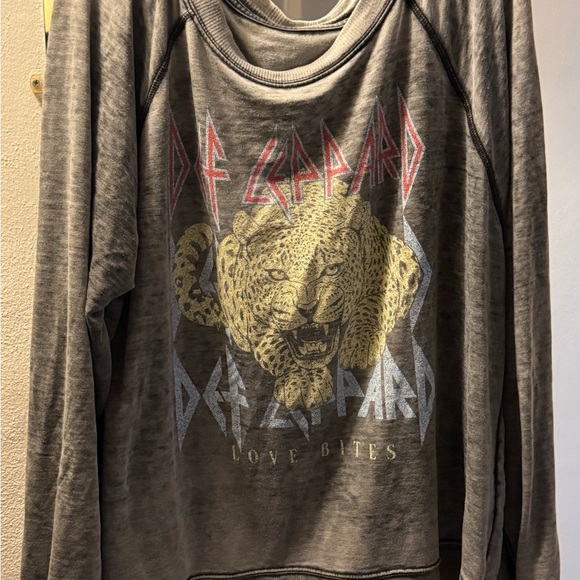 Def Leppard Graphic Sweatshirt Size Medium - Picture 1 of 2